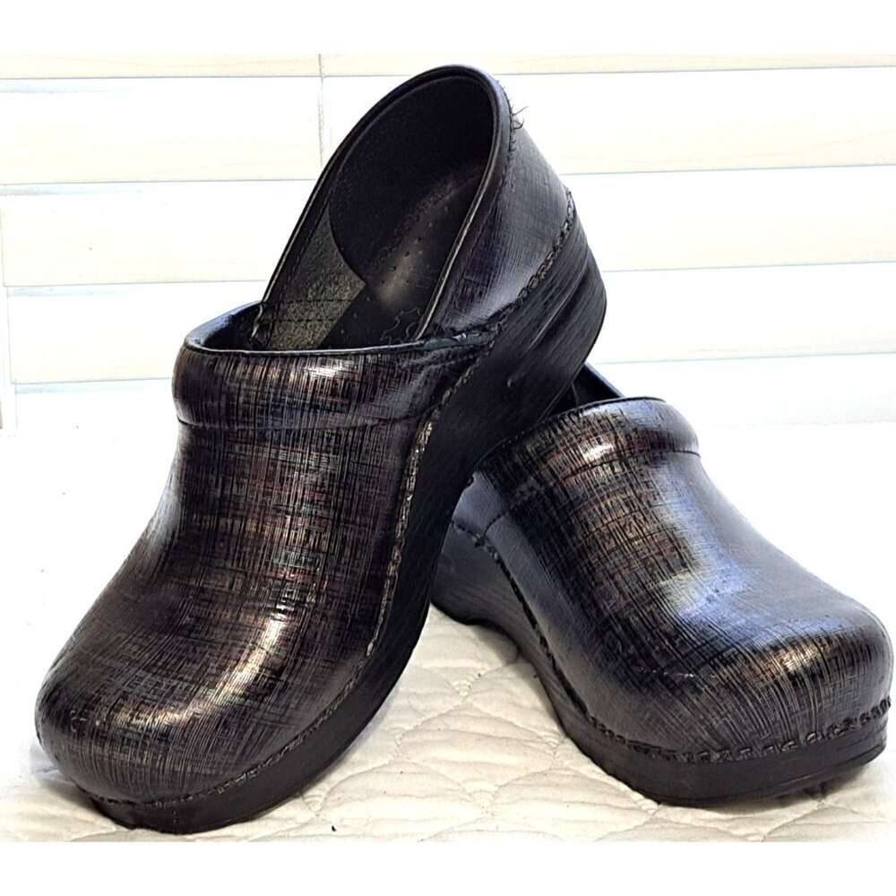 Dansko XP Women's EU 37 US 6.5/7 Metallic Stripe Round Toe Clogs FLAWS